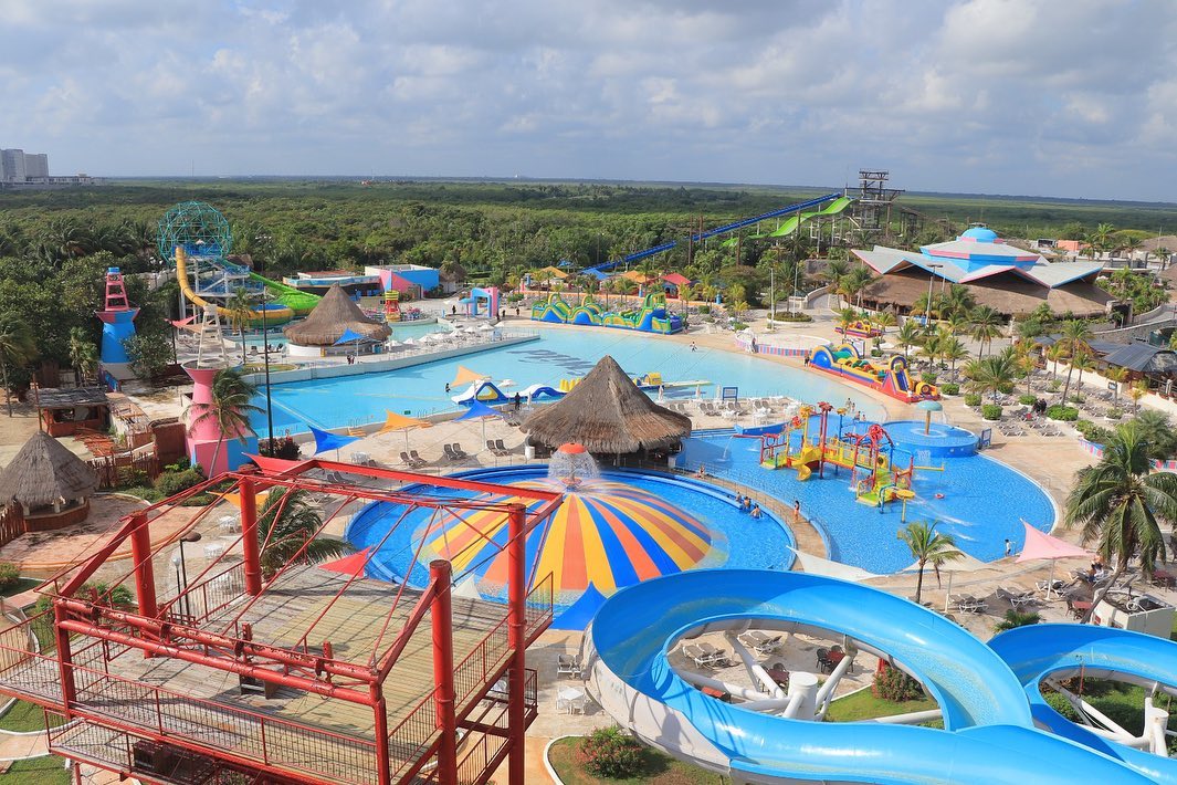 El divertido día de inflables regresa a @venturapark éste próximo domingo 26 con toda la diversión del parque acuático mas grande de Cancún más la diversión de los inflables, no te lo pierdas! venturapark.com/segundo-dia-de…