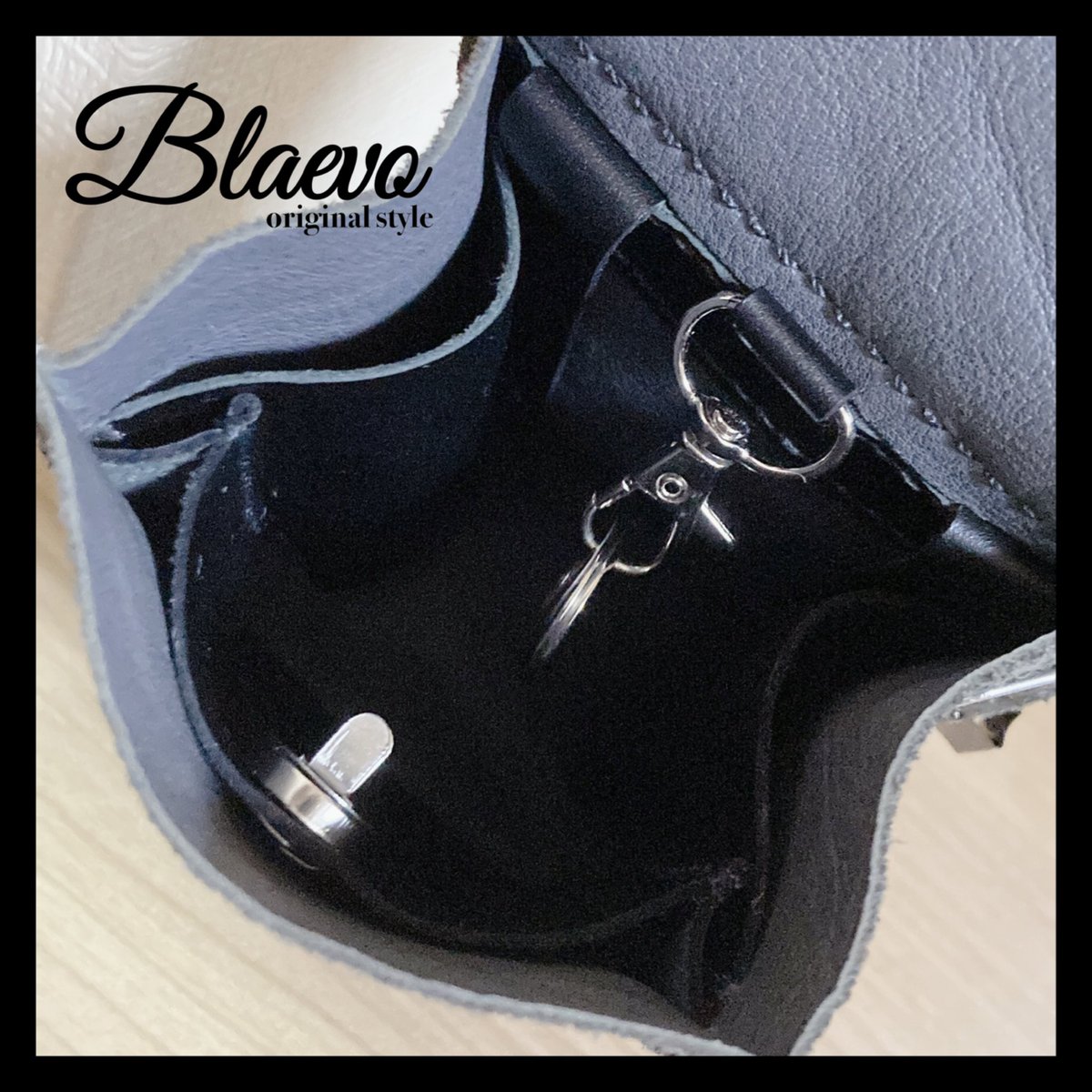 craft_Blaevo's tweet photo. 裁断からほぼフリーハンドでやってるから
結構ガタガタw

ひっくり返して見た目良ければそれで良しって事でw

#レザークラフト 
#作業用ポーチ #ポーチ
#Blaevo https://t.co/yJCb4LyOhq
