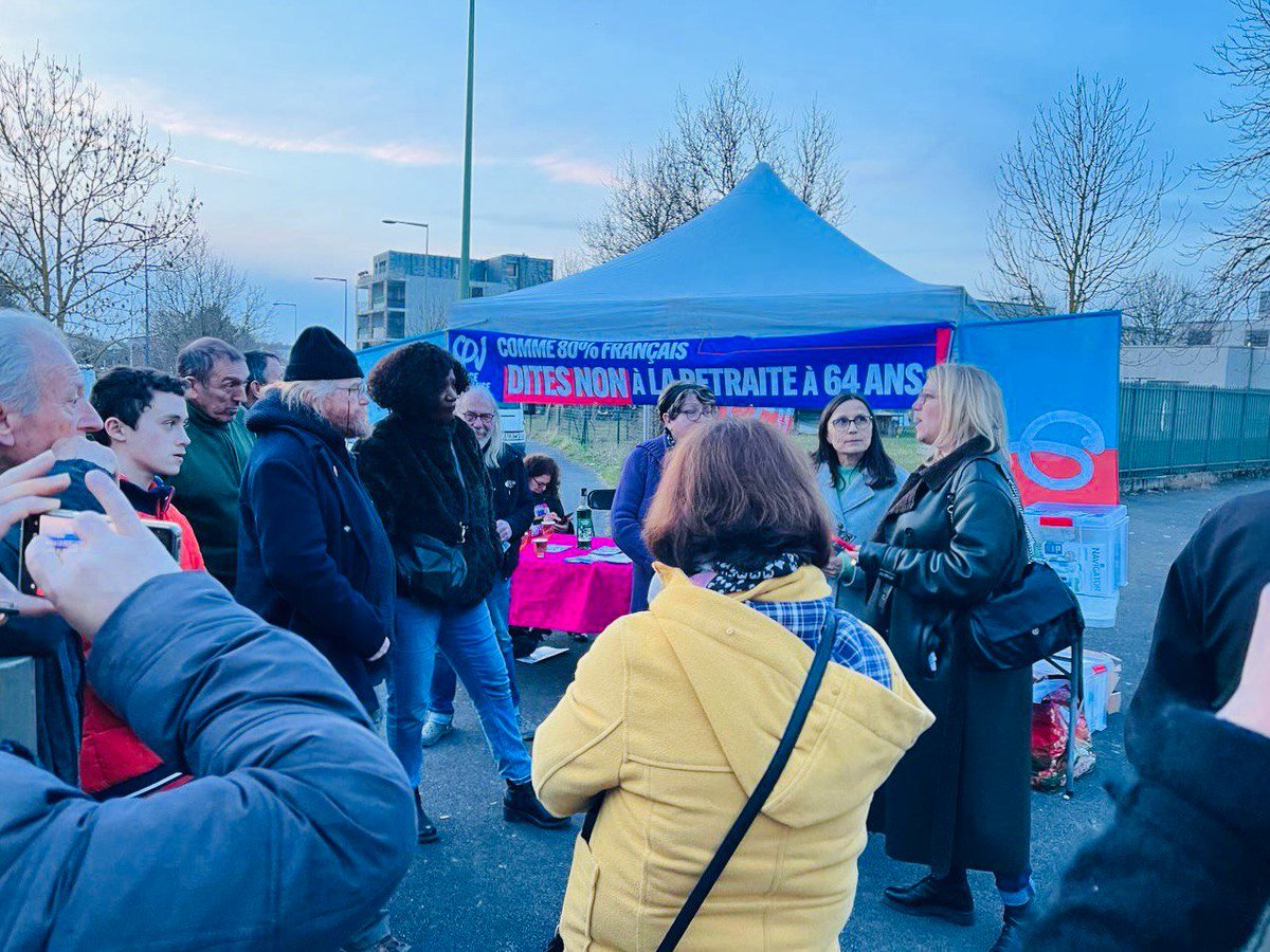 CaravanesPop's tweet photo. 🚐 CARAVANE POPULAIRE #POURNOSRETRAITES – Étape 2 : Chalette-sur-Loing avec @SimonnetDeputee.

🗣️ "On a suivi les débats à la télé. Grâce aux députés insoumis, on a compris les mensonges du gouvernement. Ils portent notre colère !"

#CaravanePopulaire 
👉 https://t.co/5COV1bRn9P https://t.co/NffrxiTk7K