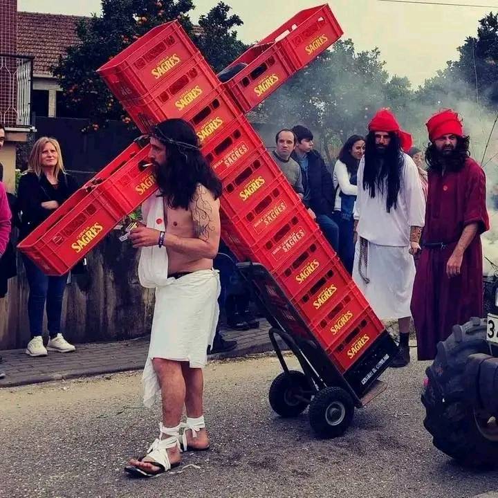 Fucker14Hot's tweet photo. O Irmão da Igreja: "Não Temos Madeira Para Fazer a Cruz."

O Dono do Bar ao Lado: "Não Se Preocupem." https://t.co/n6GKVNmzQB