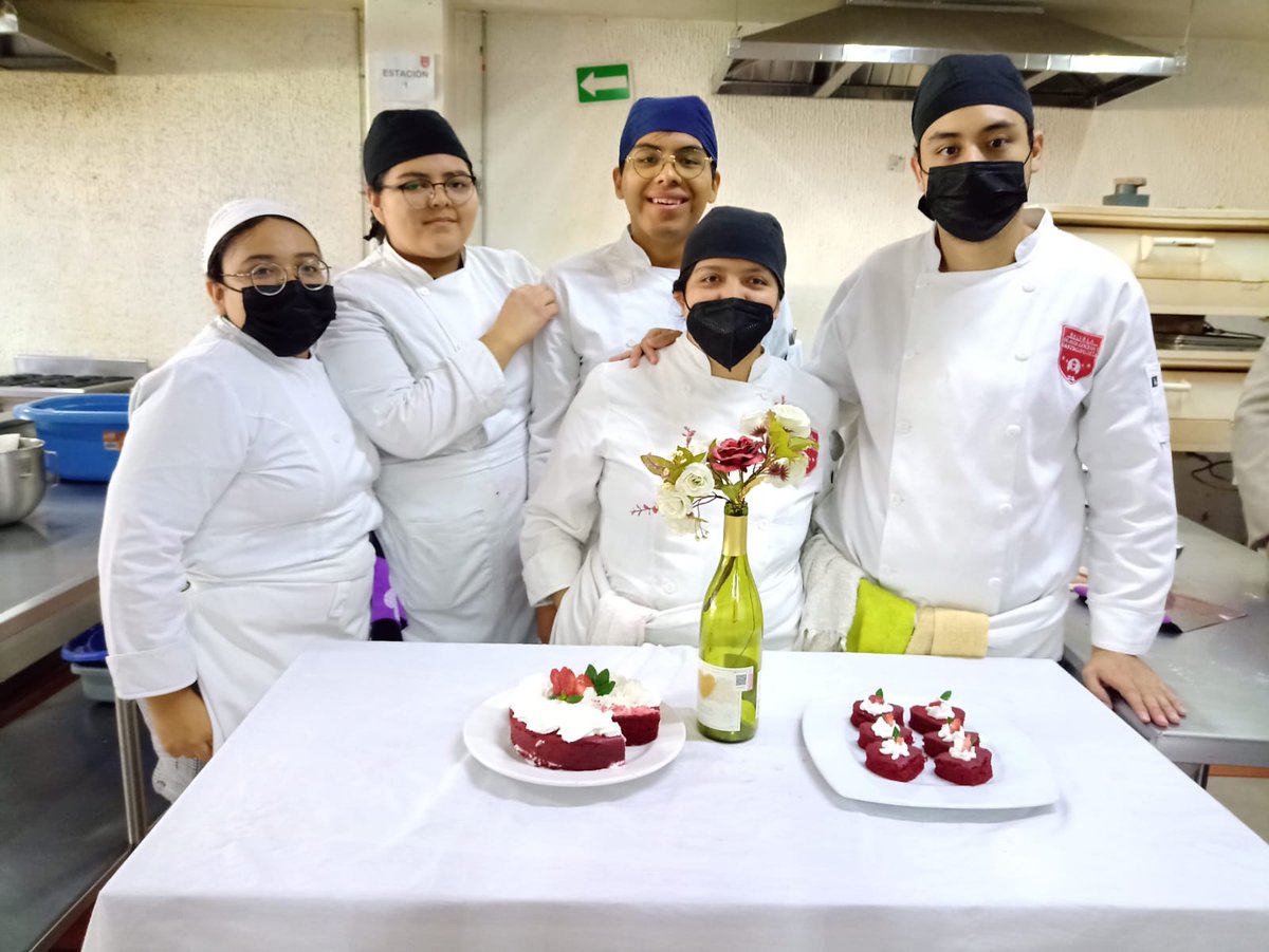 EACGLOSREYES's tweet photo. Apesar de estar en semana de exámenes, nuestros alumnos siguen pasándoselo super

#gastronomia #licenciatura #bachillerato #diplomados #especialidad #cursos #cursosonline #cursospresenciales https://t.co/4y59cI9ooV