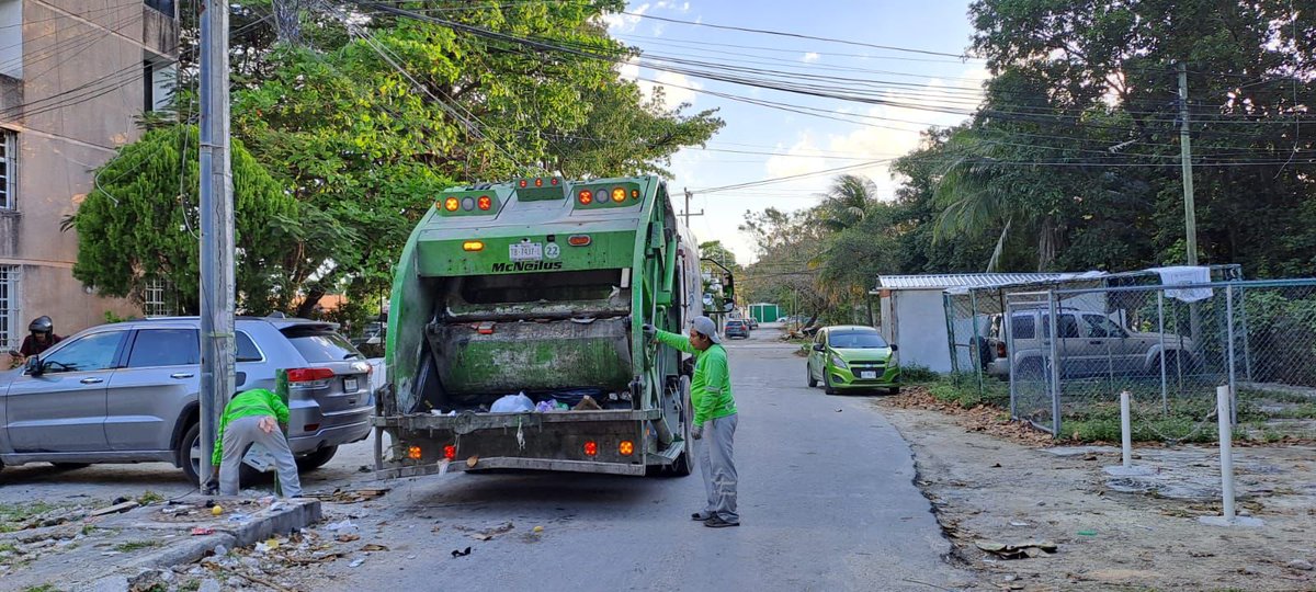 SIRESOL_CUN's tweet photo. Iniciamos trabajos de #recolección en la #SM92 que corresponde a la zona 3 en Cancún. 🚛
Los días de atención son los lunes, miércoles y viernes en punto de las 6:00am. ⏰
@anapatyp
#CancúnNosUne https://t.co/4P3rvFW3dx