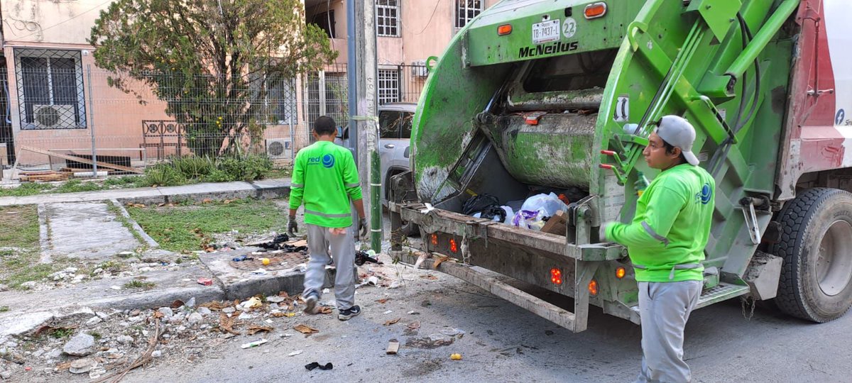 SIRESOL_CUN's tweet photo. Iniciamos trabajos de #recolección en la #SM92 que corresponde a la zona 3 en Cancún. 🚛
Los días de atención son los lunes, miércoles y viernes en punto de las 6:00am. ⏰
@anapatyp
#CancúnNosUne https://t.co/4P3rvFW3dx