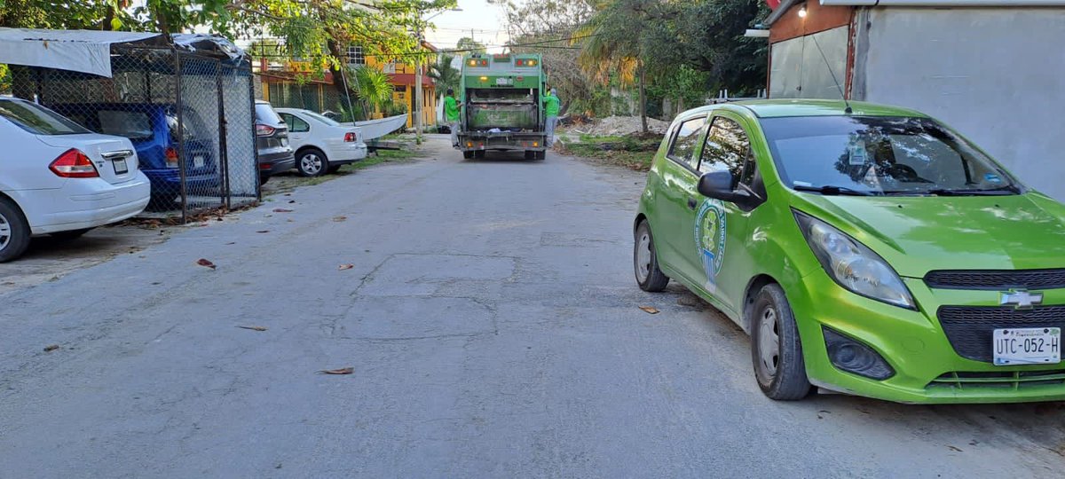 SIRESOL_CUN's tweet photo. Iniciamos trabajos de #recolección en la #SM92 que corresponde a la zona 3 en Cancún. 🚛
Los días de atención son los lunes, miércoles y viernes en punto de las 6:00am. ⏰
@anapatyp
#CancúnNosUne https://t.co/4P3rvFW3dx
