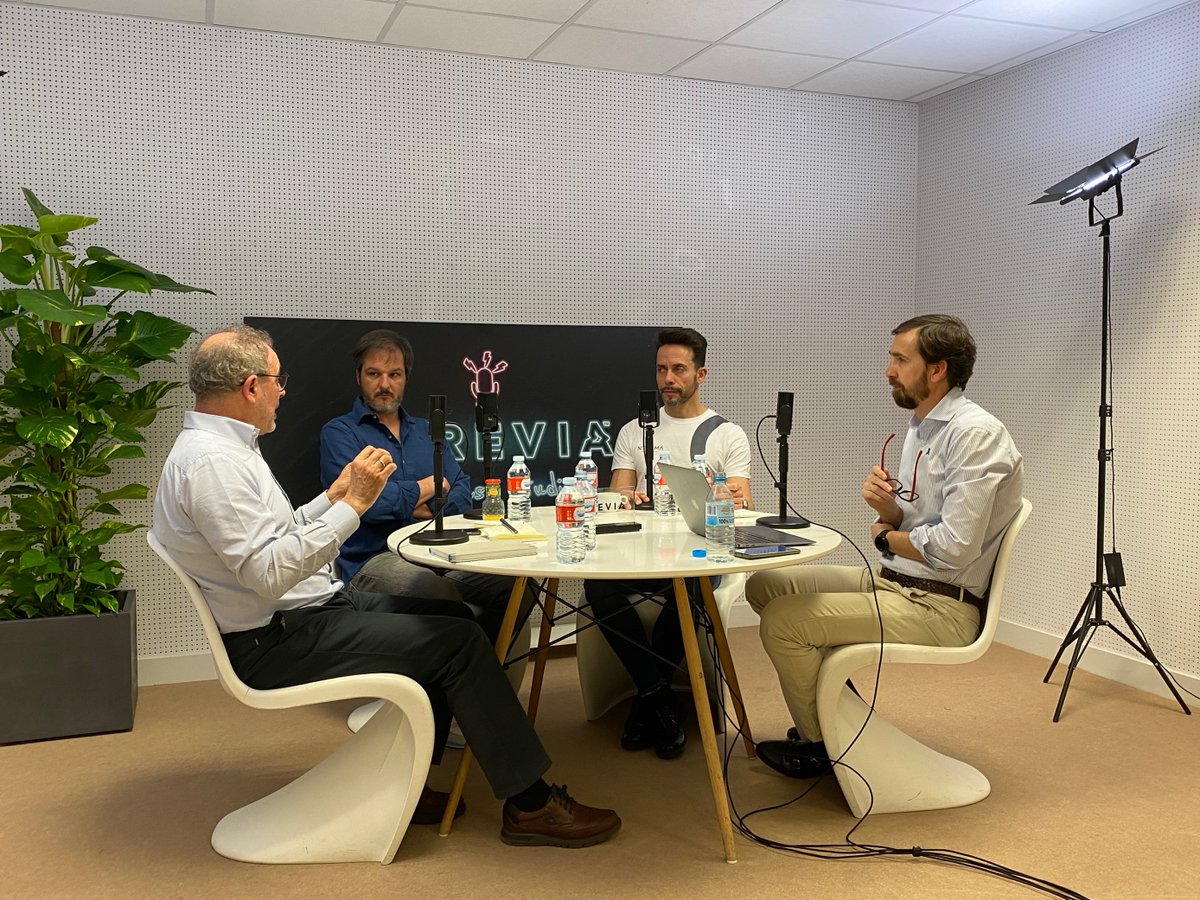 Atrevia's tweet photo. 💻 @angelarroyov, nuestro director de #Tecnología, presenta un nuevo episodio de #ExplorandoOcéanosAzules, donde se habla sobre #ecommerce, #innovación y las oportunidades que se plantean para España en 2023. 

👂 Spotify: https://t.co/GHUhSBGZ3e
👂 Ivoox: https://t.co/Y6MpxB1nhJ https://t.co/uAZGDpoDye