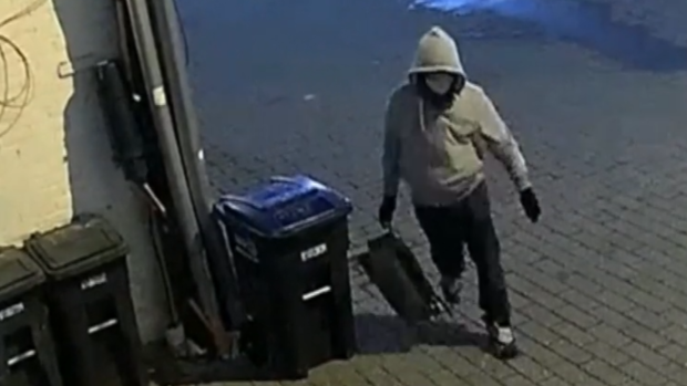 Mollyploofkins's tweet photo. FBI offers $500,000 reward to solve Jan. 5, 2021 Capitol Hill pipe bomber case. https://t.co/vgLeXIRFM8