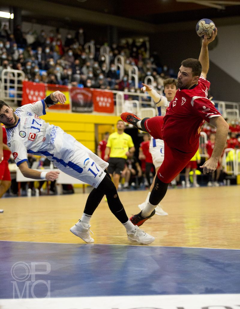 josete8877's tweet photo. PAR-TI-DA-ZO éste sábado a las 19h en #DHPlataMas 👈
@atleticonovas 🆚 @bmalcobendas
El colíder e intratable conjunto de @SamTrives recibirán en 🏡 a los de @javiersuarezal que cuentan con ✔️ sus duelos de 2023,en la penúltima jornada de 1ª FASE "A"
📸 AT Novas/BM Alcobendas https://t.co/FyVAvVwGz0