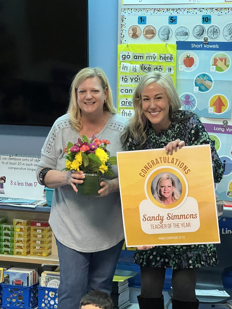 RangeElementary's tweet image. Congratulations to Mrs. Simmons, Range Elementary’s 22-23 Teacher of the Year! Thank you, Mrs. Simmons, for all that you do! 🥳💖 @mesquiteisdtx