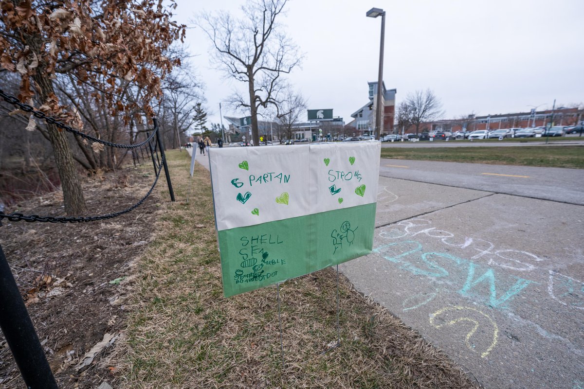 michiganstateu's tweet photo. So many supportive messages across campus. 💚 https://t.co/BZDaPTbtwW