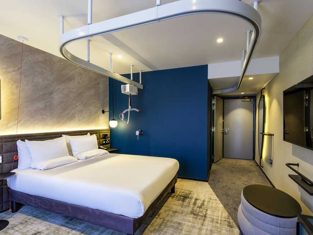 CHuC_org_uk's tweet photo. New - North West - #Liverpool
Novotel Paddington Village in Liverpool has just opened and has an #accessible room with a MoLift #ceilinghoist #ceilinglift . For more info see CHuC website: https://t.co/o8n02K5JSY https://t.co/nfO86UDk0D