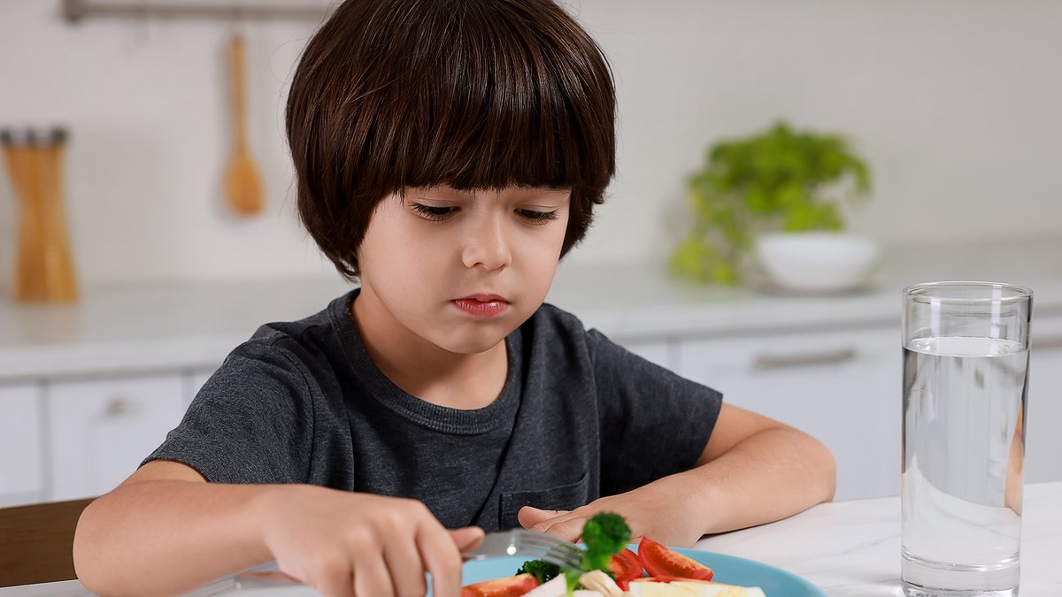 TheOnion's tweet photo. Parents Trick Child Into Eating More Vegetables By Hitting Him If He Doesn’t Eat Vegetables https://t.co/7ZbauBECLE https://t.co/zykU3VArVK