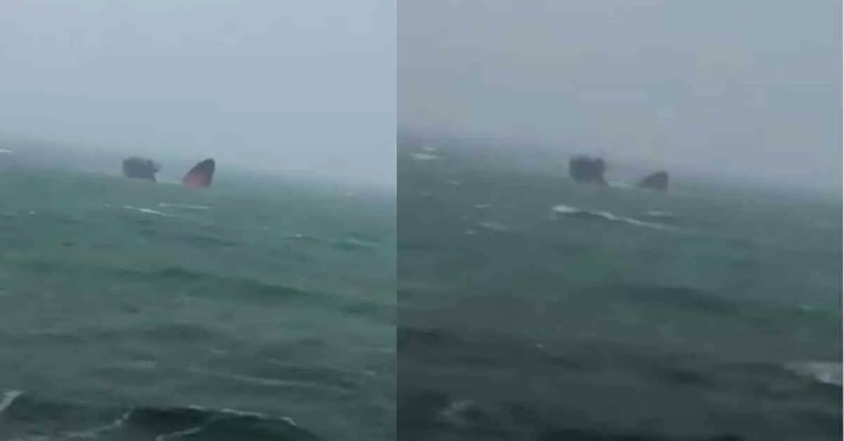 MarineInsight's tweet image. Watch: Dry Cargo Vessel SEAMARK 21 Sinks With 3000 Tons Of Marble 

..Check Out this article 👉buff.ly/3XR1v4v 

#DryCargoShip #ShipSinking #Shipping #Maritime #MarineInsight #Merchantnavy #Merchantmarine #MerchantnavyShips