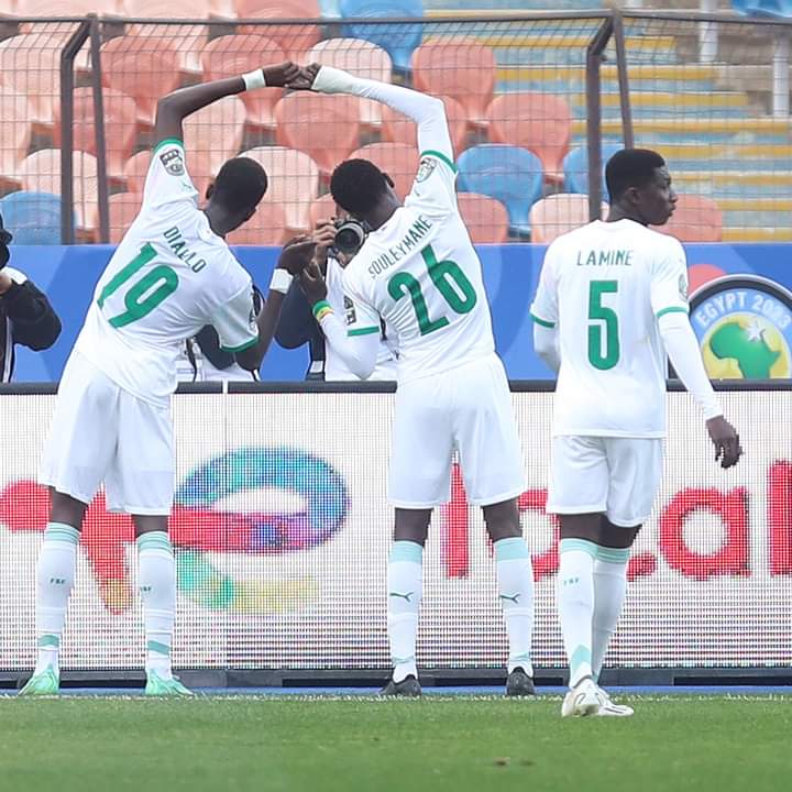 DiopCheikhGawa2's tweet photo. #GAWSP⚽️RT🇸🇳
@CAF_Online 
Félicitations aux #Lionceaux 🇸🇳 qui ont décroché leur ticket qualificatif pour les quarts de finale. 
@Fsfofficielle @AugustinSengho2 @YDiatara @PR_Senegal @kalimoulah221 @Diakitesn @Livelearn15 
Manko Wuti Ndamli ! https://t.co/FL3hdPCWFg