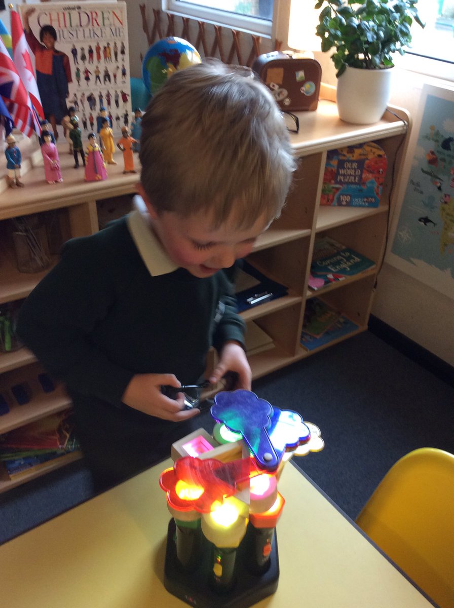 SarrattPrimary's tweet photo. Rainbow fans, sensory blocks and torches used in Reception to understand light and the relationship between colours. Creating our own mini-science experiment by shining different coloured lights into one another and seeing what we can create #understandingourworld https://t.co/PH3gelM7tC