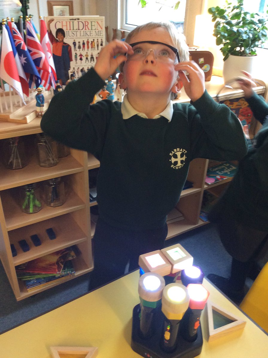 SarrattPrimary's tweet photo. Rainbow fans, sensory blocks and torches used in Reception to understand light and the relationship between colours. Creating our own mini-science experiment by shining different coloured lights into one another and seeing what we can create #understandingourworld https://t.co/PH3gelM7tC