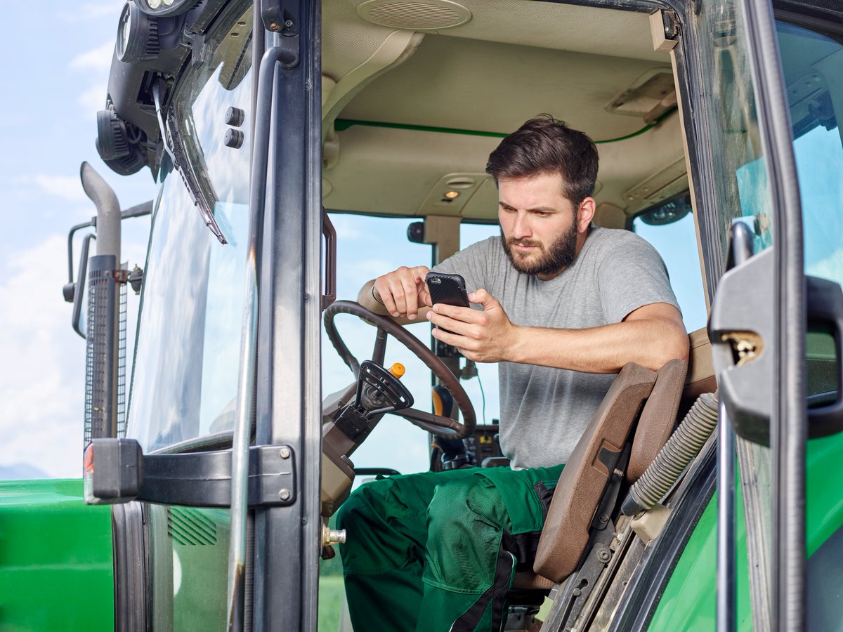 We're all about making things simpler for you and your operation. #DYK that you can import your fields into xarvio FIELD MANAGER directly from your MyJohnDeere account?!