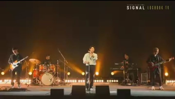 aidadagherlb's tweet photo. Signal1, final mini-concert, ep.25 is most precious &amp; amazing event of the season❗️✨️😍❤️👏🏻🎶🎤🌟 Yoochun handsomness and golden voice are so attractive🥰🌟 along with💯 wonderful songs❗️😍🎶🌻🇱🇧💙💐
#YUCHUN #YUCHUN_SIGNAL @logbookofficial #alwayswithYU https://t.co/dJ54Il5acw