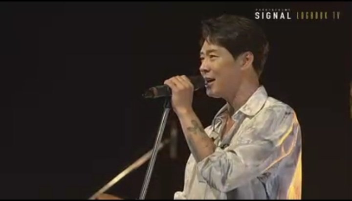 aidadagherlb's tweet photo. Signal1, final mini-concert, ep.25 is most precious &amp; amazing event of the season❗️✨️😍❤️👏🏻🎶🎤🌟 Yoochun handsomness and golden voice are so attractive🥰🌟 along with💯 wonderful songs❗️😍🎶🌻🇱🇧💙💐
#YUCHUN #YUCHUN_SIGNAL @logbookofficial #alwayswithYU https://t.co/dJ54Il5acw
