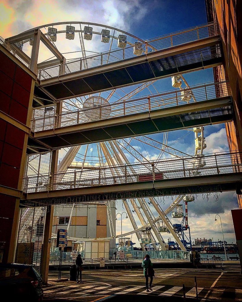 Scusate. 
Ci siamo persi a Genova per alcuni giorni. 
Ma ne è valsa la pena fino all’ultimo secondo.