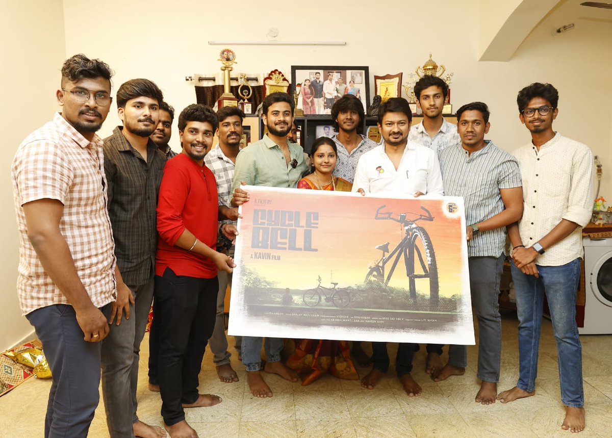 Udhaystalin's tweet photo. திராவிட இயக்க எழுத்தாளர் அண்ணன் @mathimaran அவர்களின் மகன் சு.ம.கவின் எழுதி இயக்கியுள்ள 'Cycle Bell' குறும்படத்தை இன்று வெளியிட்டு, கண்டு மகிழ்ந்தேன். குறும்படத்தை இயக்கிய சகோதரர் கவின் அவர்களையும் உடன் பணியாற்றிய பட குழுவினரையும் வாழ்த்தினேன். https://t.co/fCYq3CtldF