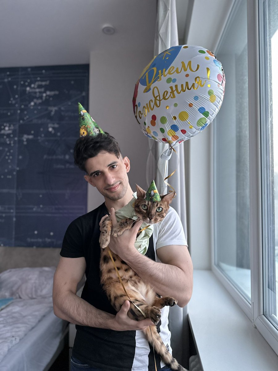 a1142407's tweet photo. My birthday boys 🥹❤️🥰 @AimanBbt @catsofinstagram https://t.co/cJ3wwp0A6M
