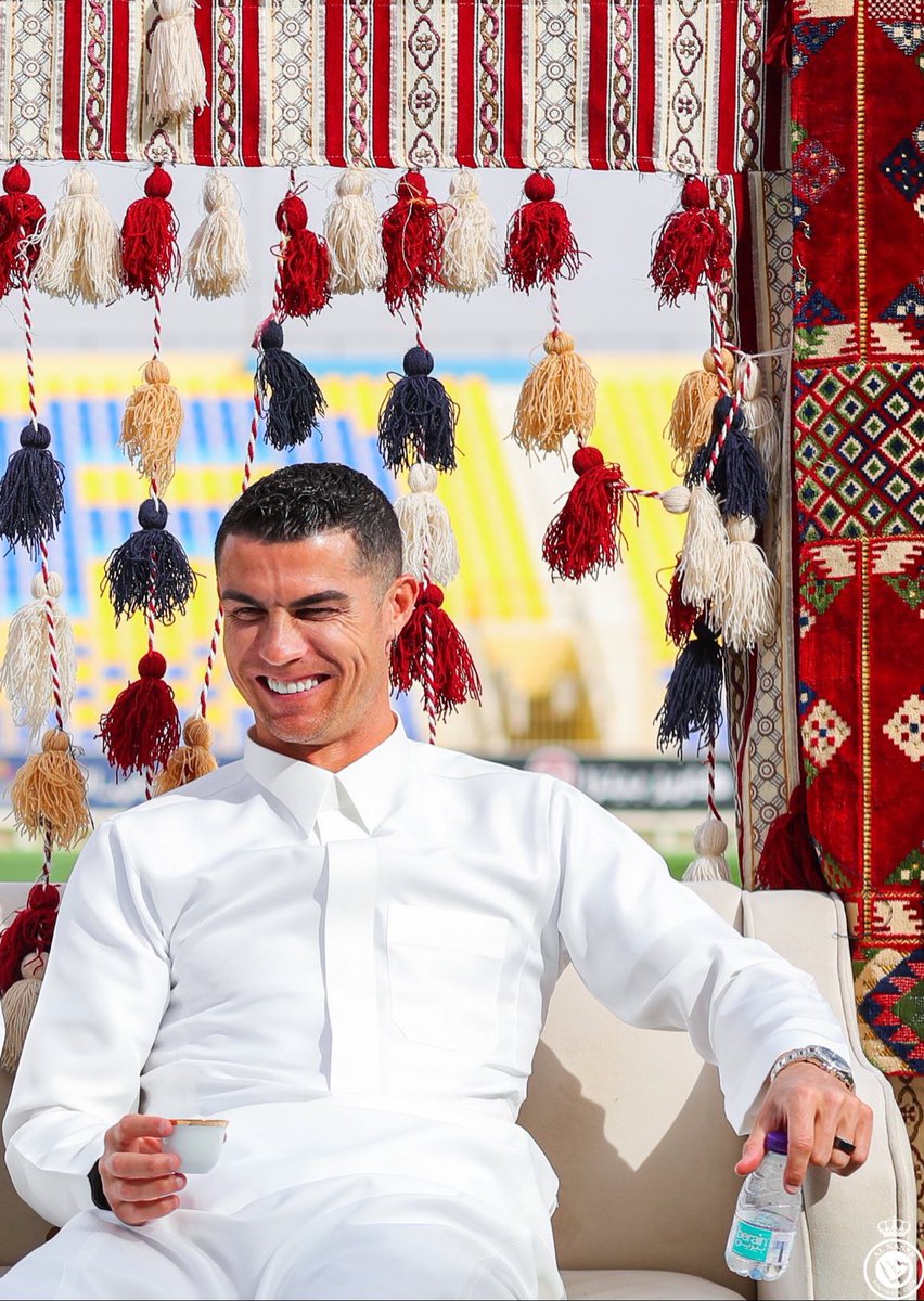 CR7xWorld's tweet photo. والخيلُ تعلمُ والفوارِسُ أنني
شيخُ الحُرُوب وكهلُها وفتاها ❤️ https://t.co/t7yIePBNVJ