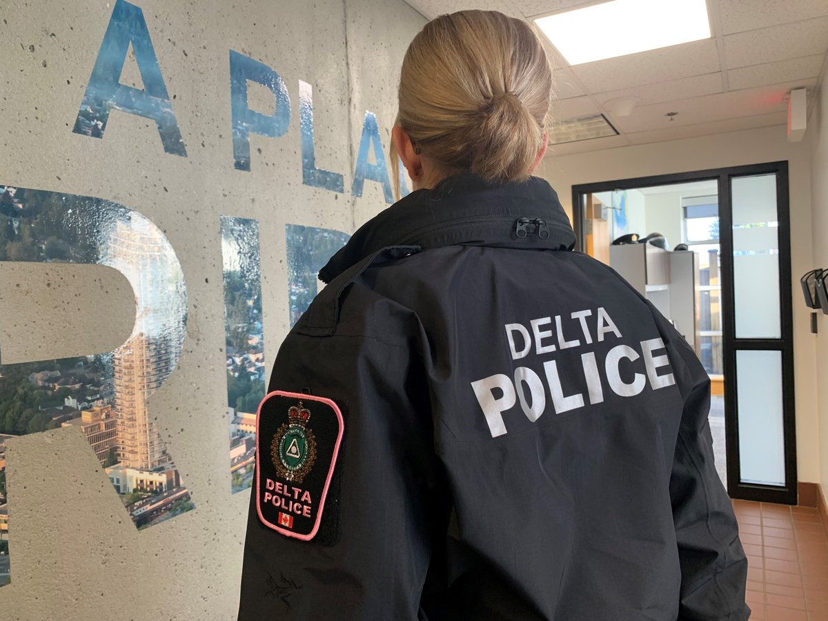 Great way to start a day! #Pink everywhere at the <a href="/deltapolice/">Delta Police Department</a>  Celebrate kindness, inclusivity &amp; take a stand against bullying! Off to the Battle of the Badges-annual Police vs. Fire hockey game. <a href="/deltasd37/">DeltaSchoolDistrict</a> kids cheering for the #DPD 😅

<a href="/CityofDeltaBC/">City of Delta</a> <a href="/DFF1763/">Delta Firefighters IAFF L-1763</a> <a href="/pinkshirtday/">Pink Shirt Day</a>