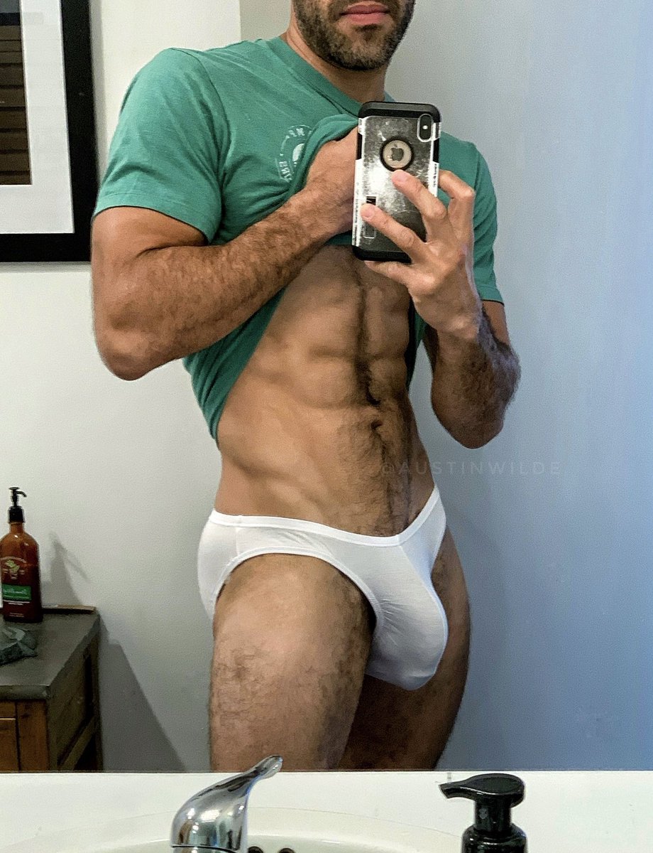 AustinWilde's tweet photo. These are still the most comfortable underwear. Rated for heavy loads 🏗️ https://t.co/YtRFlYiIve