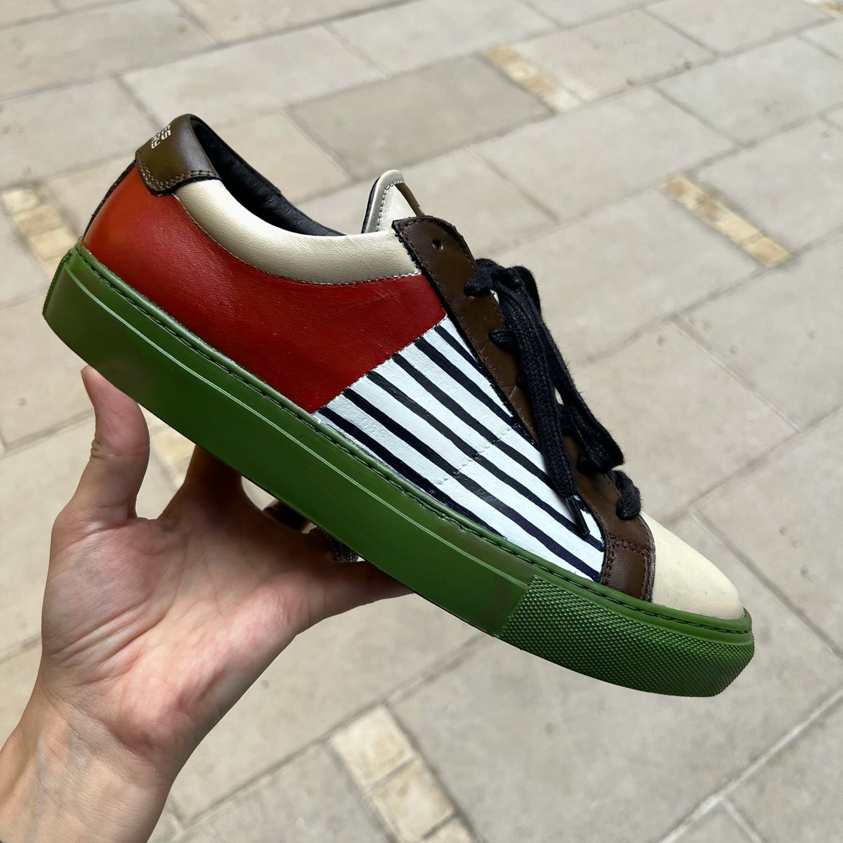 futures_nft's tweet photo. Snatch the iconic SWOLTRILLA sneakers! Join our #Sneaker-Giveaway quest now and complete two easy steps. This 1/1 draw ends in 4 days! 

https://t.co/LJaMWPirIs

Quests:
1️⃣ Like, reply, and retweet. 
2️⃣ Try on AR filters, snap a pic &amp; post it on Twitter. Wait for approval. https://t.co/wk8ERV852m