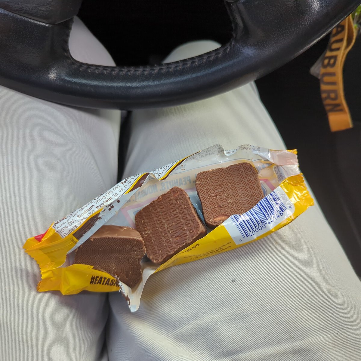 Chizelcheat66's tweet photo. #eatasnickers
This math doesn't add up. It says 4 squares and I only count 3. 😂, supply chain affecting everyone FR FR https://t.co/1OgSZlWS84