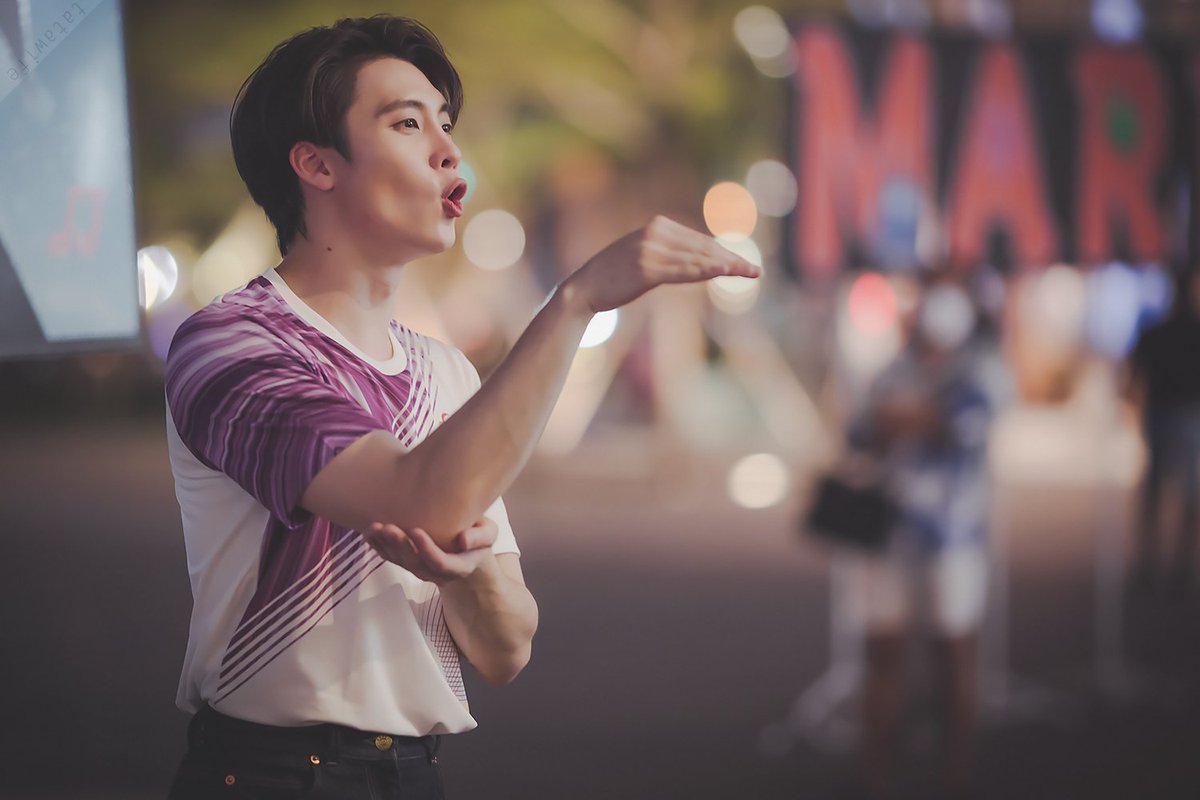 YouM34NLove's tweet photo. ไม่เคยวิ่งตามใคร .. เพราะส่วนใหญ่เรียกแกร็บ #Belovedfestival53ปีดีต่อใจ #Ch3Thailand #ช่อง3กด33 #แถลงข่าวฟุตบอล53ปีช่อง3 @m34nismind #MeanPhiravich #MeanTro https://t.co/wY0ZEHFSVA