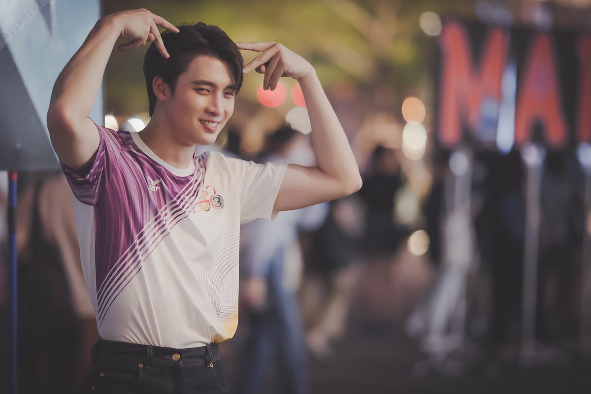 YouM34NLove's tweet photo. ไม่เคยวิ่งตามใคร .. เพราะส่วนใหญ่เรียกแกร็บ #Belovedfestival53ปีดีต่อใจ #Ch3Thailand #ช่อง3กด33 #แถลงข่าวฟุตบอล53ปีช่อง3 @m34nismind #MeanPhiravich #MeanTro https://t.co/wY0ZEHFSVA