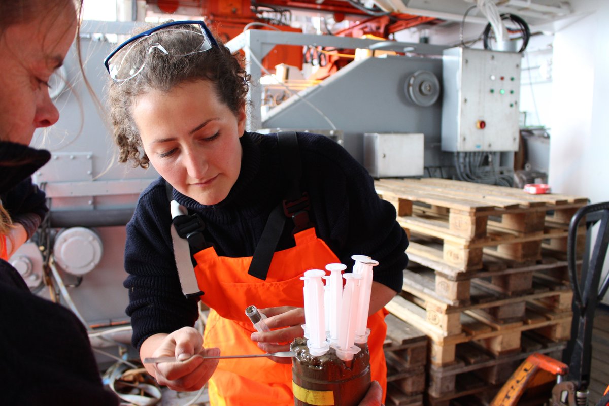 Josephine Z. Rapp (@josephinezrapp) on Twitter photo New paper: We explored the local impact of previous experimental work in the deep sea on benthic community structure. With the help of @marum_de #ROV Quest 4000, we sampled along a gradient of iron deposits surrounding corroding steel weights. frontiersin.org/articles/10.33โฆ <a href="/AWI_Media/">AWI Media</a> New paper: We explored the local impact of previous experimental work in the deep sea on benthic community structure. With the help of @marum_de #ROV Quest 4000, we sampled along a gradient of iron deposits surrounding corroding steel weights. frontiersin.org/articles/10.33โฆ <a href="/AWI_Media/">AWI Media</a>