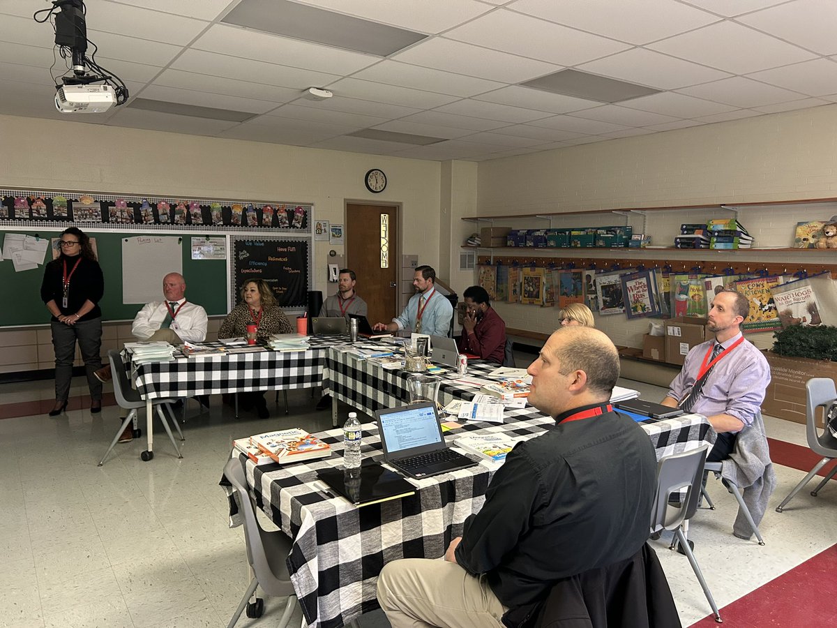 Curriculum_TCS's tweet photo. TCS K-6 principals collaborate with our curriculum team on literacy instruction and resources.
Teamwork to grow, support staff and increase student learning.   @chrispiper_ohio https://t.co/FwwLbplRX4