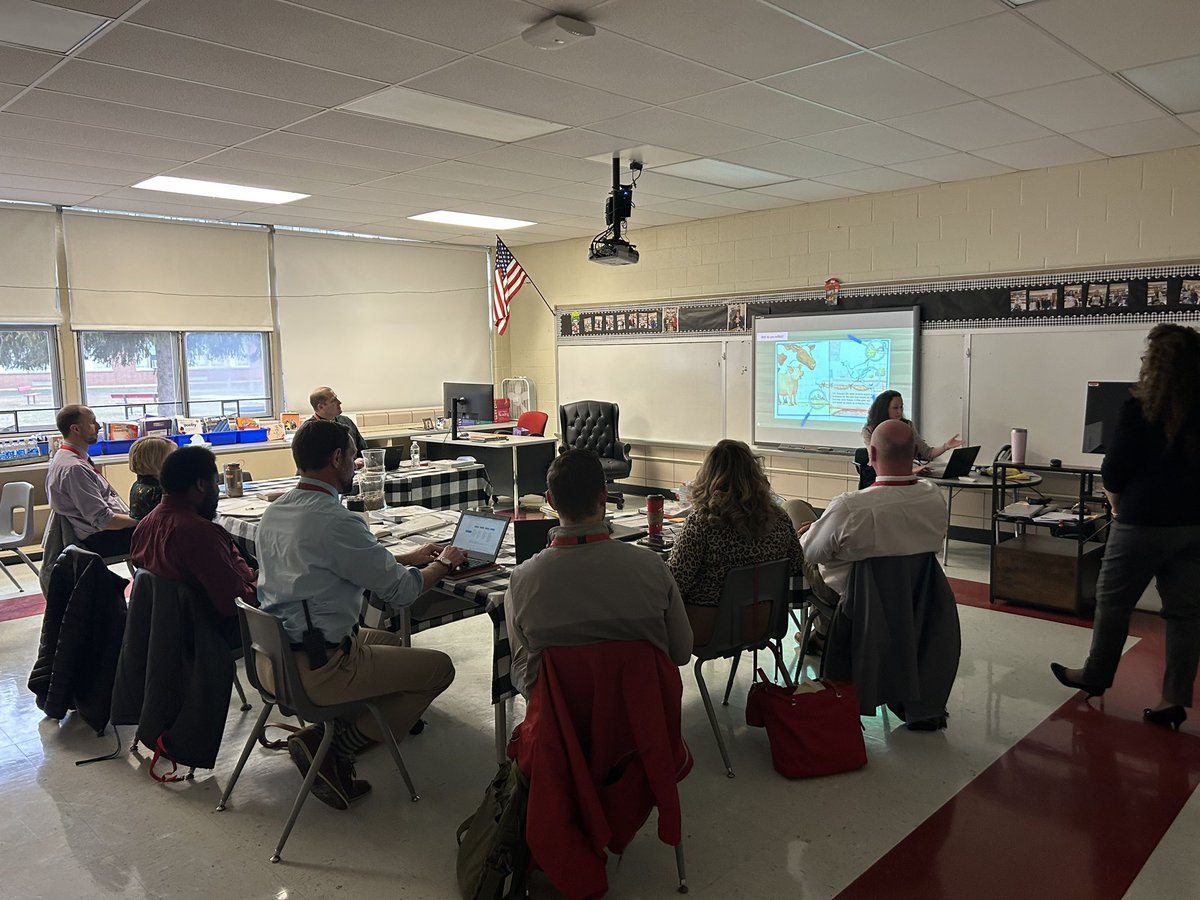 Curriculum_TCS's tweet photo. TCS K-6 principals collaborate with our curriculum team on literacy instruction and resources.
Teamwork to grow, support staff and increase student learning.   @chrispiper_ohio https://t.co/FwwLbplRX4