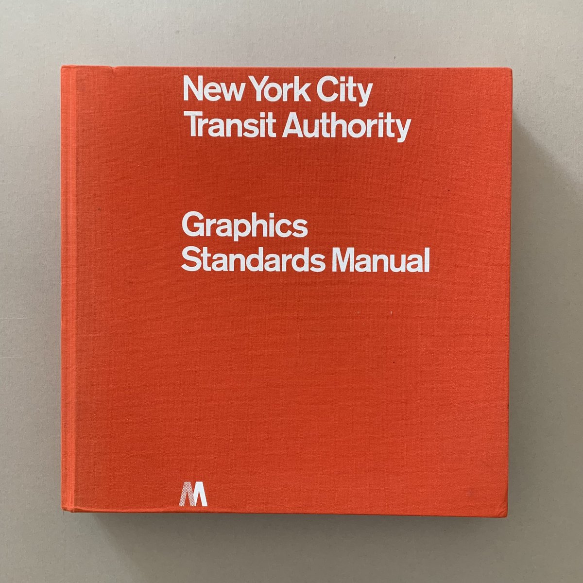 ThePrintArkive's tweet photo. NEW STOCK at https://t.co/QKCEIdQ9bD

NYC Transit Authority
Graphics Standard Manual
2014 1st Ed.

#graphicdesignbook #graphicstandards #standardsmanual #massimovignelli #bobnoorda #unimark @jrfo @hamish_smyth @standardsmanual  @VignelliCenter  @MTA  @michaelbierut  @pentagram https://t.co/Z3ctx0FqJL