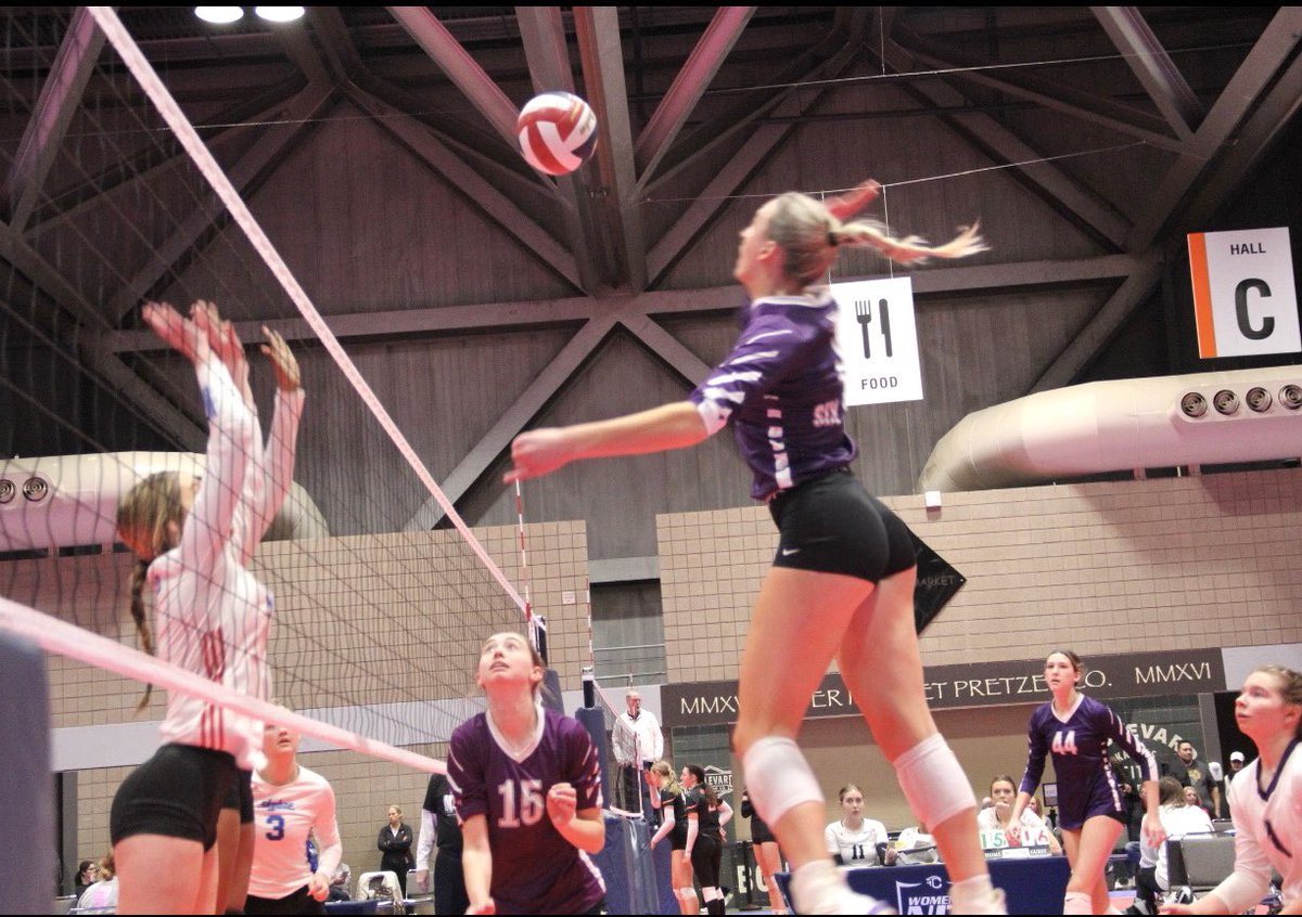 Kate_passmore2's tweet photo. NIT Triple Crown KC📍A highlight video from the weekend is attached! We were short some players and got to have some awesome 15’s play up with us last weekend, great experience! https://t.co/qmSagc3Kc8