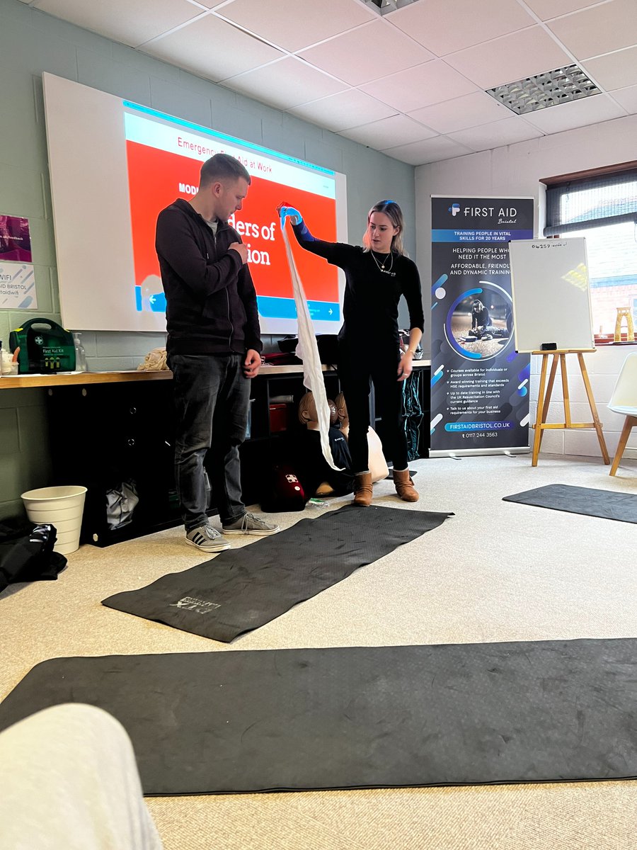 DarcyPeople's tweet photo. Jake, Marcus, and Max getting their Level 3 Award In Emergency First Aid At Work. 🏥
Props to Jake for volunteering to get his arm bandaged up 🙌

#DARCYASSOCIATES #BRIDGINGTHESKILLSGAP #DARCYJOBS https://t.co/bUzp8zdiu6