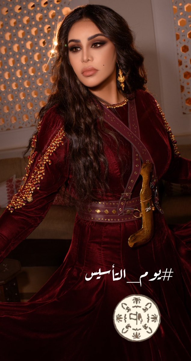 AhlamAlShamsi's tweet photo. يادارْ حكّامك بعيد��ن الأنظار
وقفاتهم ترجح بكل الموازين

فيك نْتِسابق عز ّوندوس الاخطار
ونخوض في حبك  جميع الميادين

في دمّنا حبّك وفي قلوبنا نار
للّي نِواك بالشّر يا قِبْلة الدين.

#امجادنا  🤍🇸🇦🤍

#يوم_التأسيس https://t.co/qkboFtmTGf