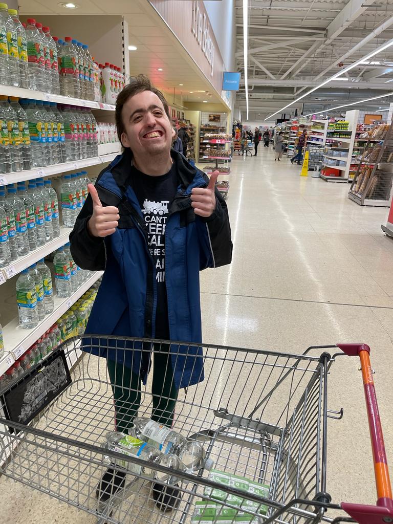 Cascade_Cohen's tweet photo. Matthew completing his weekly shop with staff.
Becoming more confident and showing independence by paying. 
Good work Matthew⭐
#encouragetobeindependant. 
#weeklyshop https://t.co/BkwISepELA