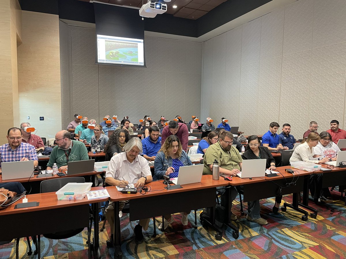 Classrooms of the future! Working with GEAR UP Pathways to the Future teachers with AR/VR! <a href="/ESC1_LRI/">Region One InsTech</a> <a href="/RegionOneESC/">Region One ESC</a> @<a href="/zSpace/">zSpace</a>