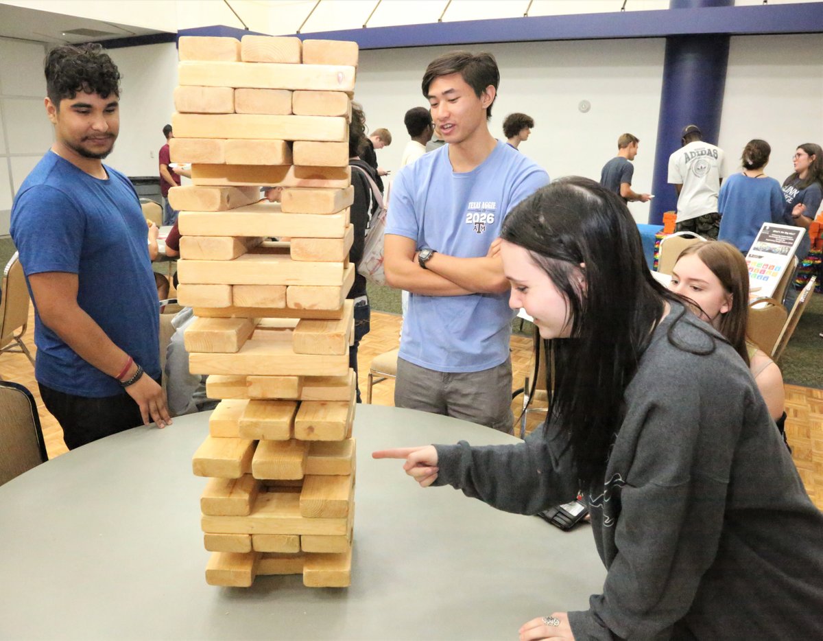 Who doesn't love a giant Jenga set? Students on the #BlinnBrenham Campus had fun connecting over an interest in engineering at last night's Engineering Night event sponsored by <a href="/BlinnEngineer/">Blinn Engineering</a>!