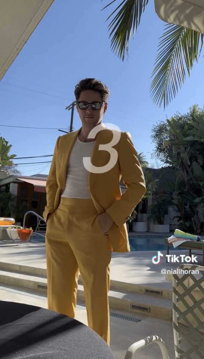 niallxupdates_'s tweet photo. 🎥 | OMG THE YELLOW SUIT 💛🔥! NIALL VIA TIKTOK 🥰

@NiallOfficial #NiallHoran https://t.co/wjN15YrY2A