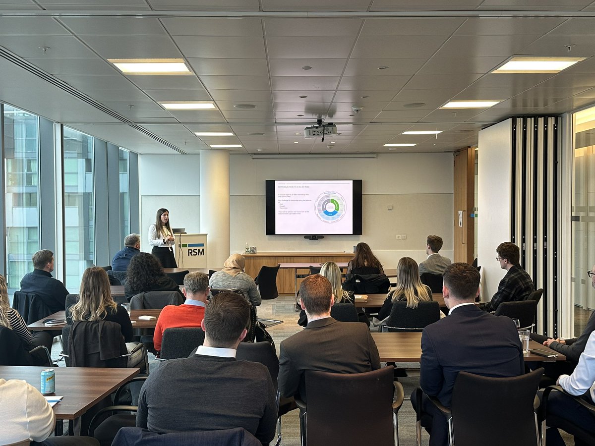 Bondgp007's tweet photo. We are delighted to be supporting the @ProLiverpool #leadhere programme.  @RSMUK’s North West lead for ESG, Kathy Hobbs taking the #leadhere 1st cohort through introduction to #ESG https://t.co/yyUQkIPXwS