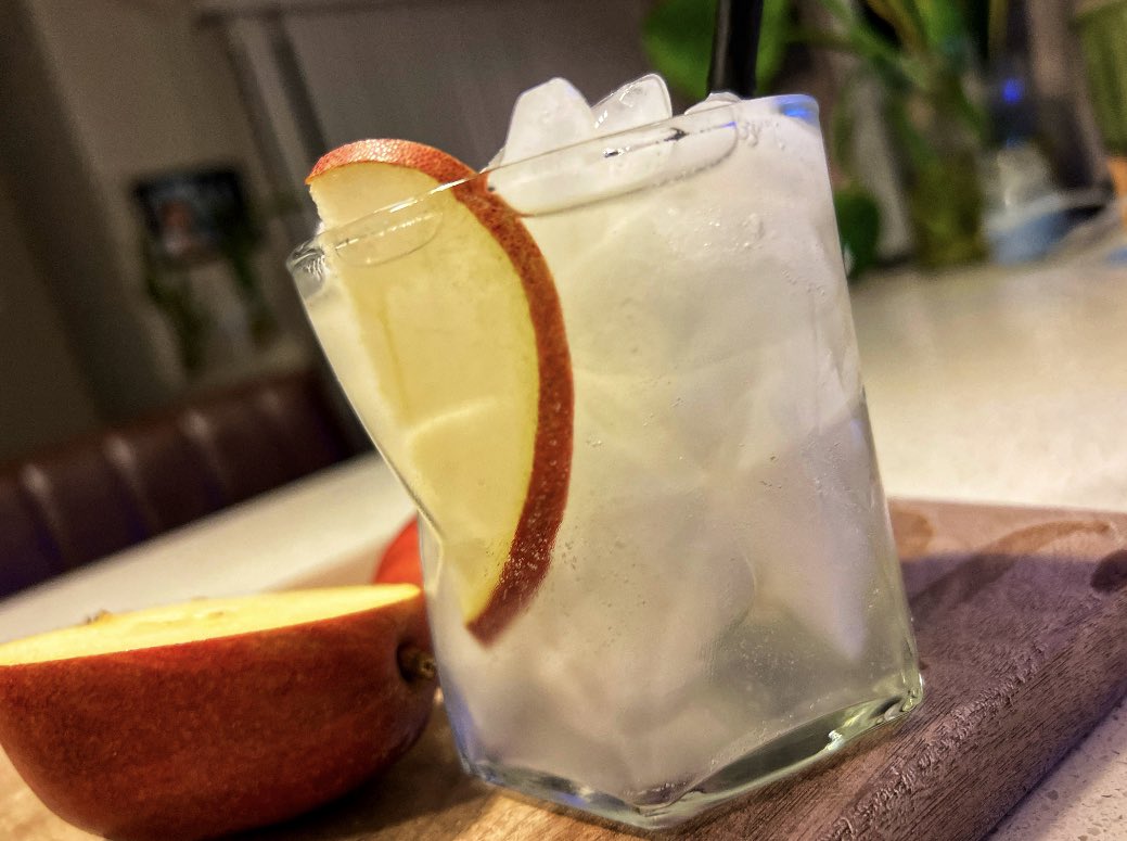 FatboyKnows's tweet photo. Red Pear &amp; Cinnamon Mule #fatboyknowsbest #tipsy #cocktails #yum #bar #az #la https://t.co/AhDjgFAxWH