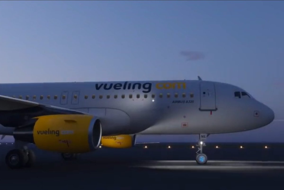 OnAviation's tweet photo. #Vueling ha llegado a un acuerdo con #WheelTug para implementar en sus aviones el sistema de rodaje eléctrico. Este sistema consta de un motor en el tren delantero que permite que el avión ruede sin necesidad de los motores principales. También puede realizar el pushback... https://t.co/0EwkH3dxTt