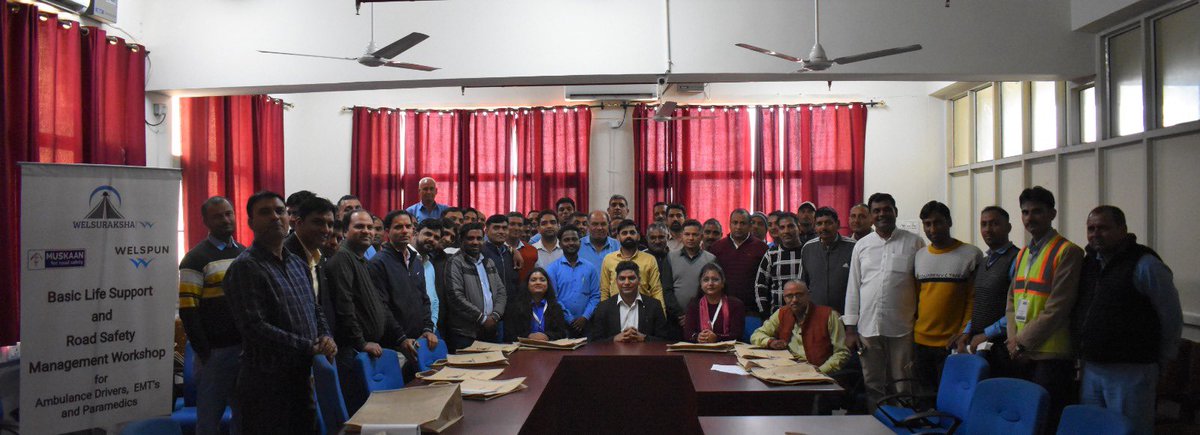 DrDineshGora's tweet photo. #Trauma_Emergency_System_Talks
Trauma management starts from the Crash site.
Everybody is the hero in the chain of survivors.
#EMTs training & feedback analysis are most neglected, but are the root of care.
@MORTHRoadSafety @MORTHIndia @NITIAayog @MuskaanNGO @trauma_india https://t.co/yvUeqHHwtB