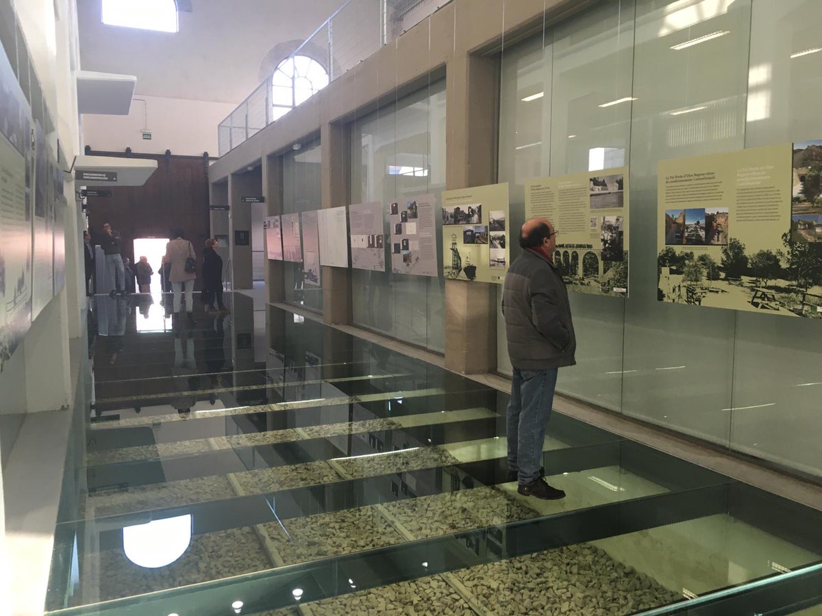 CatedraRibes's tweet photo. Us deixem algunes imatges de la presentació de l’«Atles de les Vies Verdes de la Comunitat Valenciana: l’exemple d’Ojos Negros».

🗓 Recordeu que es podrà visitar del 27 de febrer al 24 de març.

📍 Nau Magatzem d’Efectes i Recanvis. Carrer Fundició, núm. 80. Port de Sagunt https://t.co/DhFm24qzV3