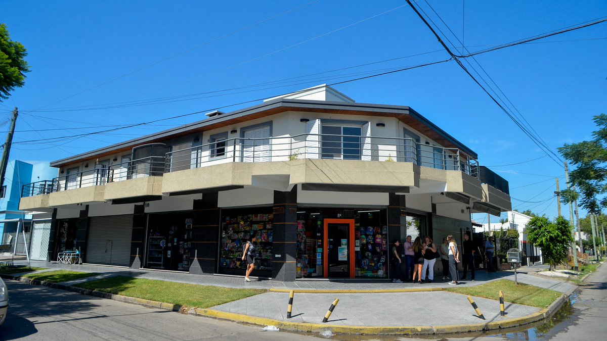 VUELTA AL COLE CON MERCADO ACTIVO

Visité la librería "Mimitos" del #CruceVarela que refuerza su presencia en el Programa Mercado Activo ofreciendo el kit escolar de 10 productos esenciales a $2.490, por quinto año consecutivo. 📙✏️📐