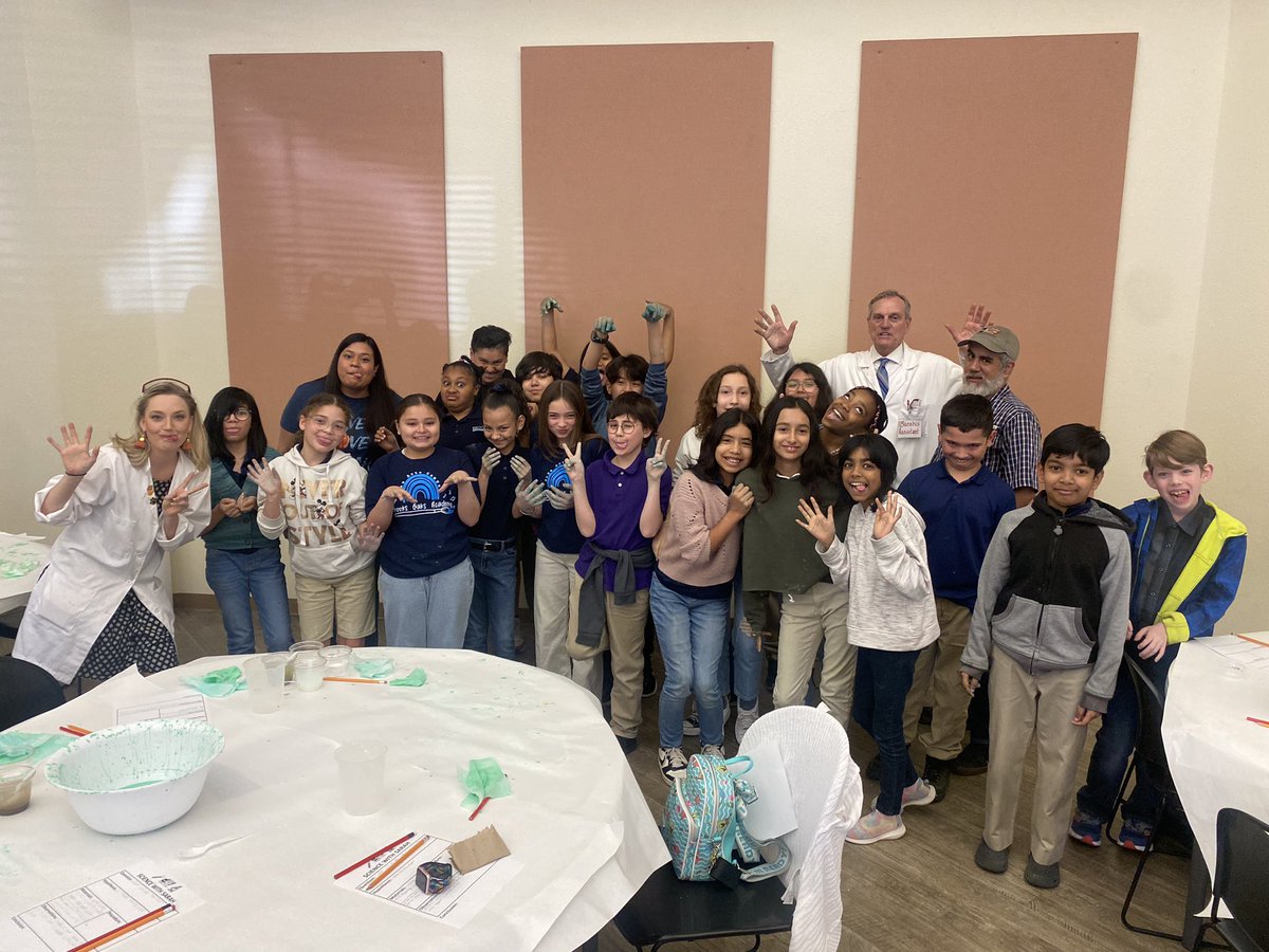 KSATSarahSpivey's tweet photo. #ScienceWithSarah Oobleck Slime
Ever heard of “oobleck?” It’s a slime that exists as both a solid and a liquid, and the 5th graders of #SomersetAcademyOaks had fun making oobleck and learning about solubility!
Check out how to do the experiment here ➡️ https://t.co/mi06reOCZw https://t.co/ra6GvAUjQ0